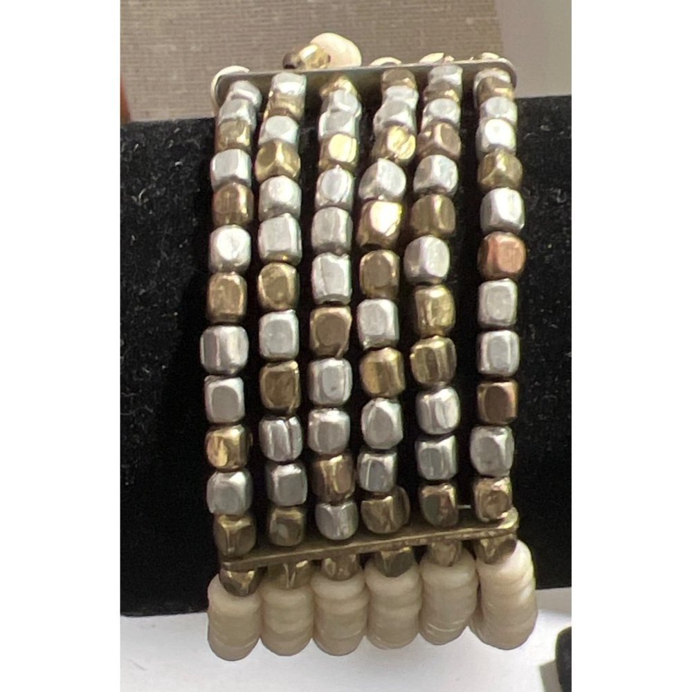 White Glass Bead and Metallic Stretch Bracelet -- 7.25